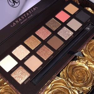 NEW!! ANASTASIA SULTRY EYESHADOW PALETTE